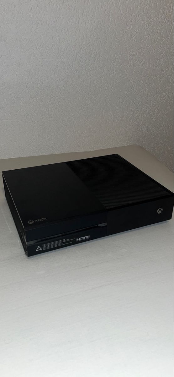 Microsoft Konsolen: Xbox One: Console, 4 jeux, 2manettes, câbles – Gebraucht aus Flanthey von cli_qpg7