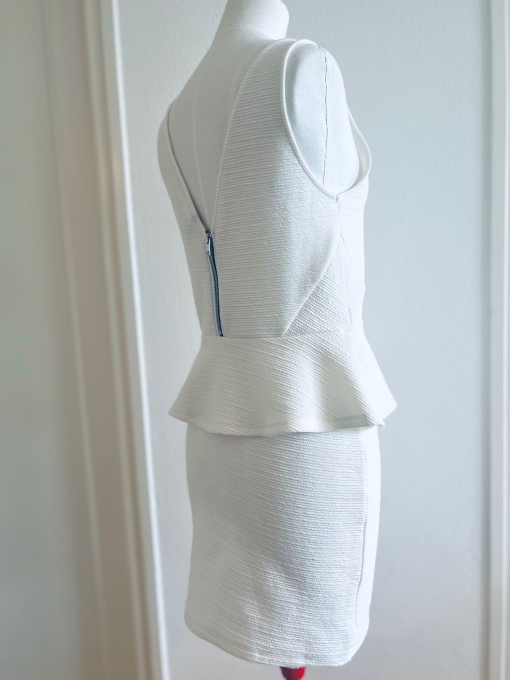 H&M Vestiti: H&M peplum dress - 38/40 – Usato da Cully venduto da Maar_K 1
