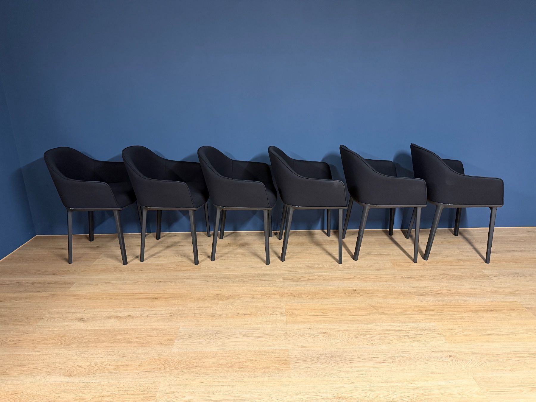 Vitra Sedie: 6er Set Original Vitra Softshell Stühle von Bouroullec – Usato da Winterthur venduto da Restored 1