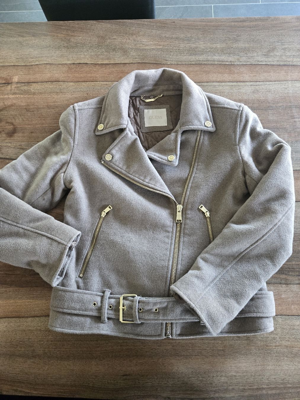 Guess Giacche: Jacke Guess – Usato da Rüschegg Gambach venduto da zbi_7jfh