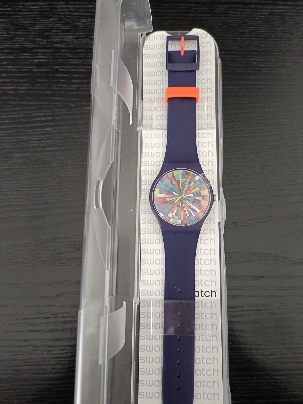 Swatch Orologi: SWATCH COLOR EXPLOTION SUOV 101 WIE NEU – Usato da Liebefeld venduto da Bestbets 2
