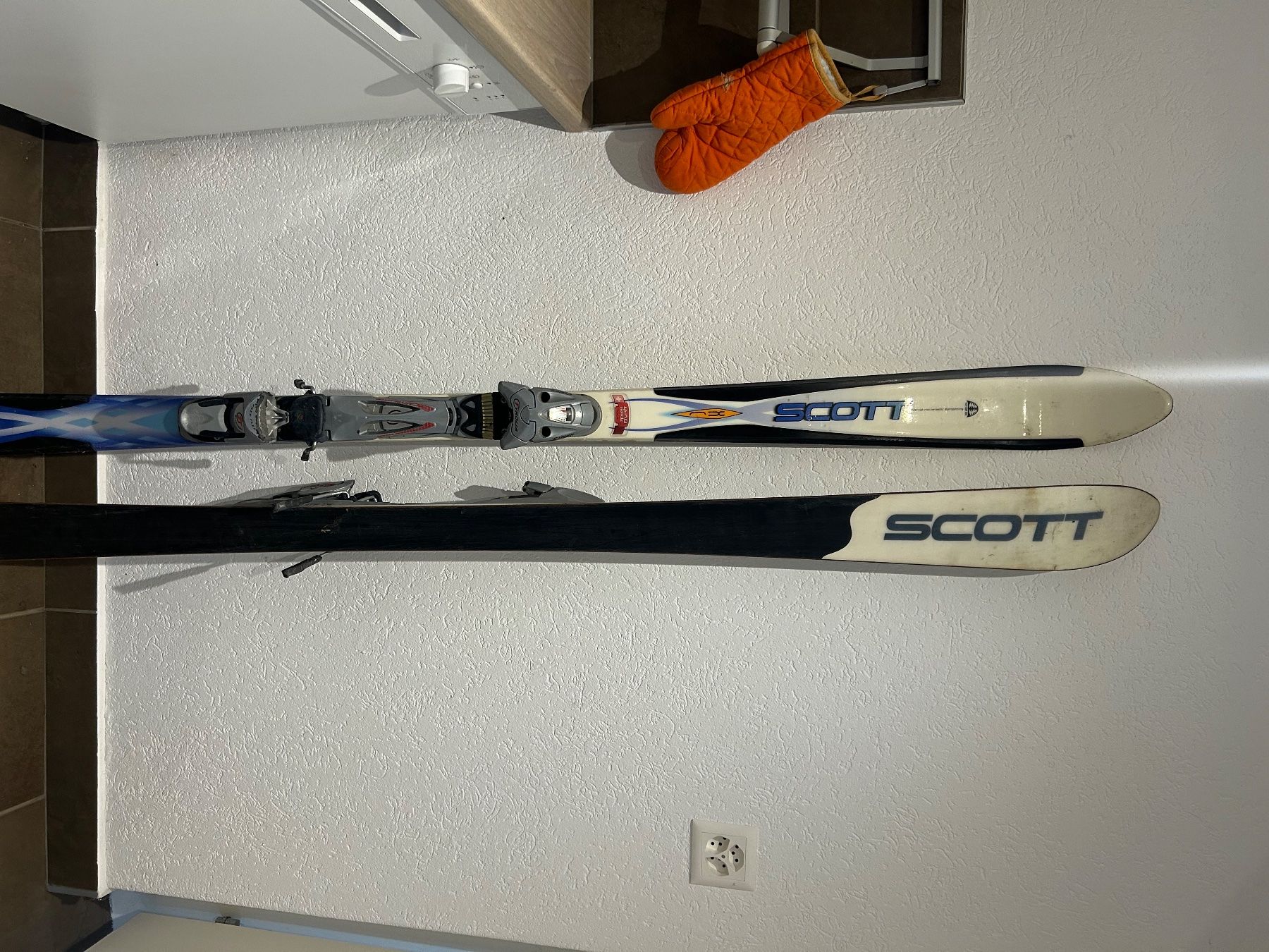 Sci: Skis Scott avec fixations, état d'usage, 166cm – Usato da Chesières venduto da san_xl87