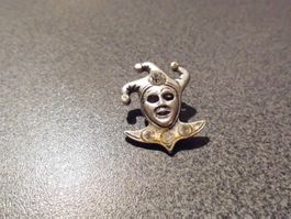 Pin Narr, silberfarbig