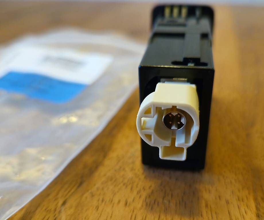 Tutti pezzi di ricambio auto: Mercedes USB Port A2478209000 – Nuovo (secondo la descrizione) da zürich venduto da stevsky 4