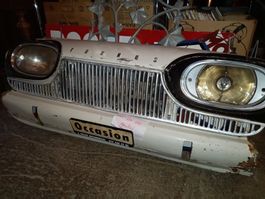 Ancienne face de voiture Ford Taunus