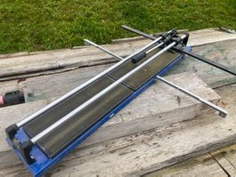Manueller Fliesenschneider mit Seitenstützen wie Neu