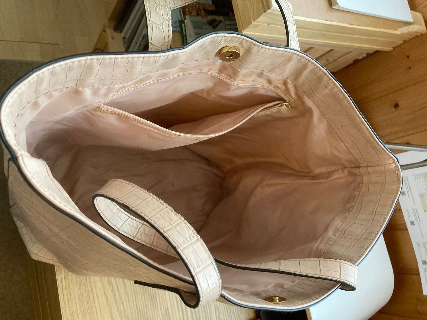 Taschen für Damen: Elegante Ledertasche Kroko-Optik, beige – Gebraucht aus Wangs von pizbar
