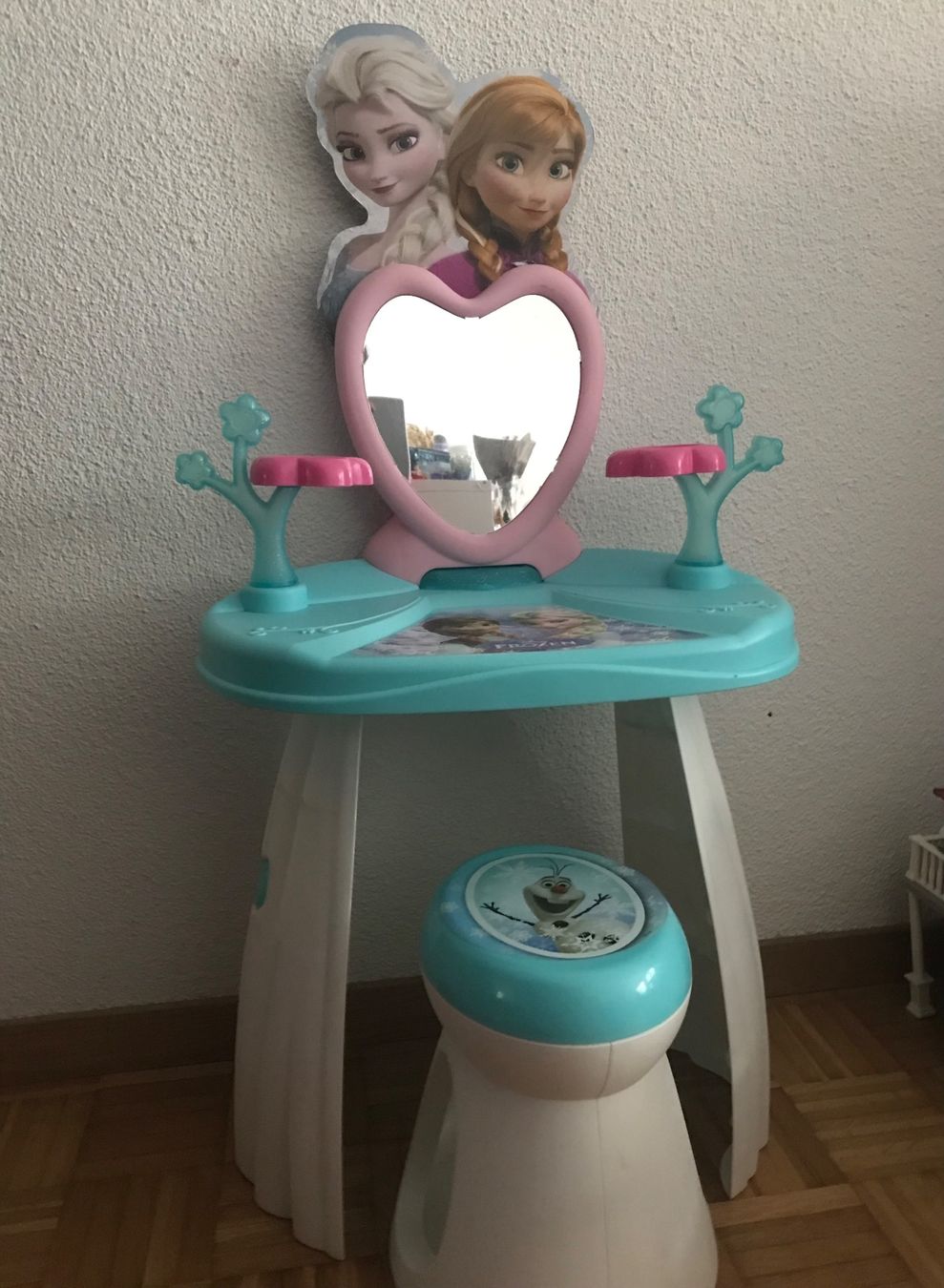 Schminktische: Kinder Schminktisch Frozen Elsa mit Hocker – Gebraucht aus Emmenbrücke von Hathor123