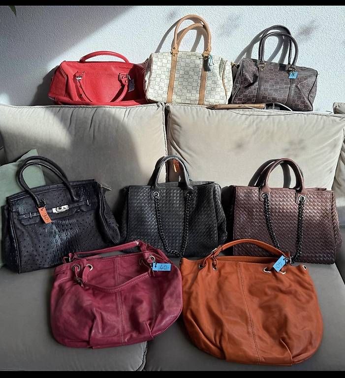 Sacs femmes: Divers sacs à mains  – D'occasion à Saillon par LaMissaux1000pepites