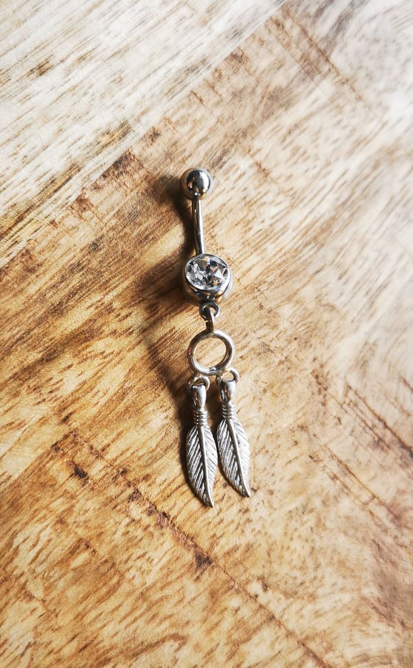 Gioielli per piercing: Boho Bauchnabelpiercing mit Federn Anhänger und Stein – Usato da Wettingen venduto da JasminL92-3