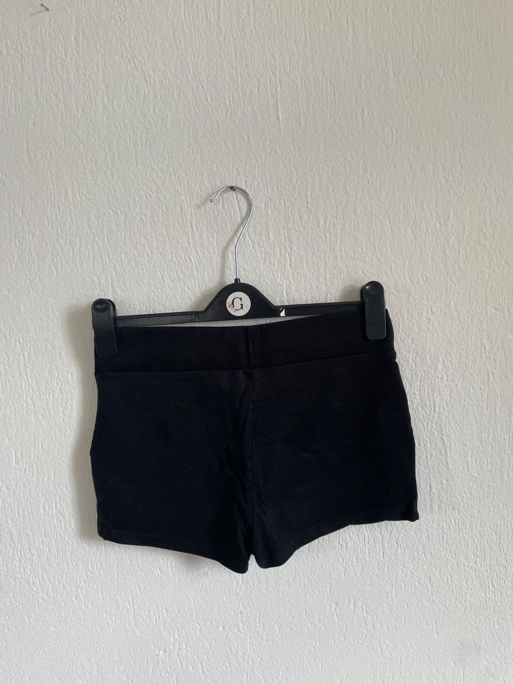 H&M Pantaloni: H&M - Bequeme Shorts, S – Usato da St Gallen venduto da Giidi 2