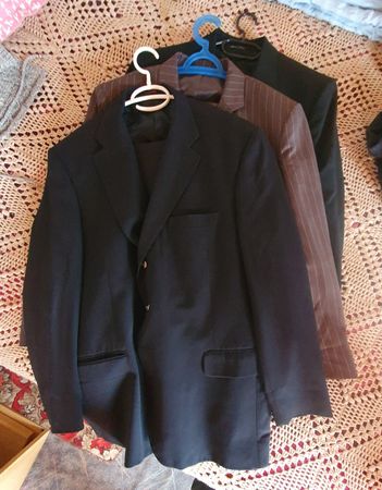 3 x costumes taille 58 P. Cardin + autres
