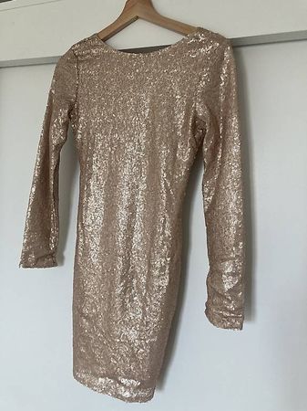 Goldenes Paillettenkleid