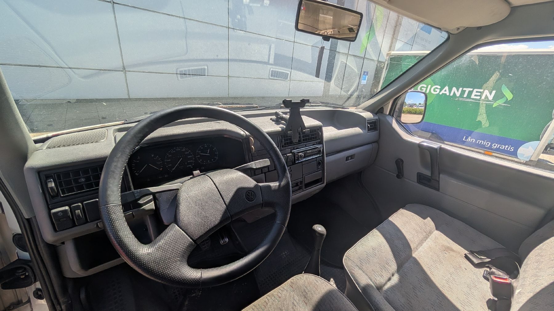 VW Automobili: VW T4 Bus Weiss Motorprobleme – Usato da Büsserach venduto da Saner_Holzbau 3