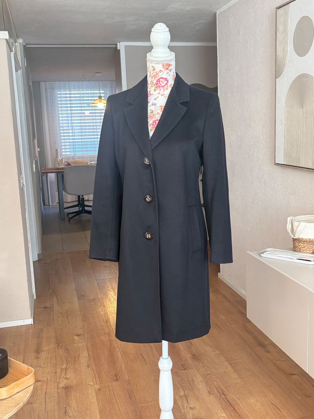 Max Mara Cappotti: Max Mara Studio Classic Black Coat 100% Cashmere – Usato da St. Margrethen SG venduto da dijanaO 5