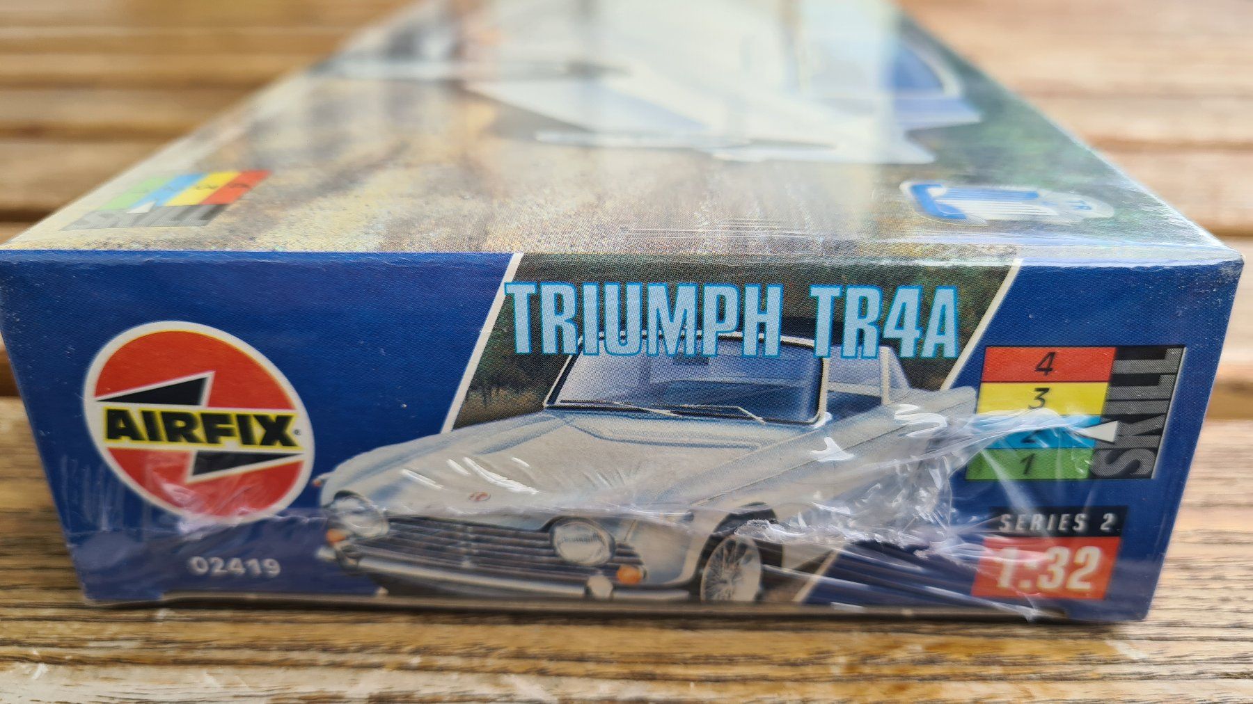 Triumph Modellini d'auto: AIRFIX 32 SCALE Triumph TR4A – Nuovo e nell'imballaggio originale da Basel venduto da Solarbebop 2