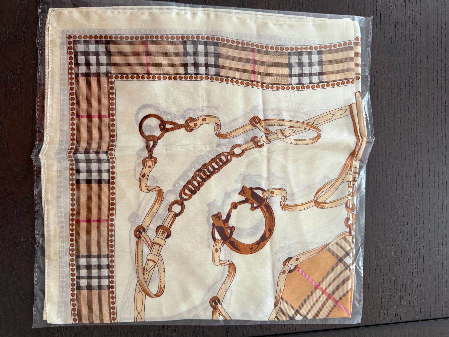 Foulard & Sciarpe: Trois foulards à vendre - Prix/U – Nuovo e nell'imballaggio originale da Le Locle venduto da tchanatakoua 5