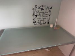 Metallisch mit Glas