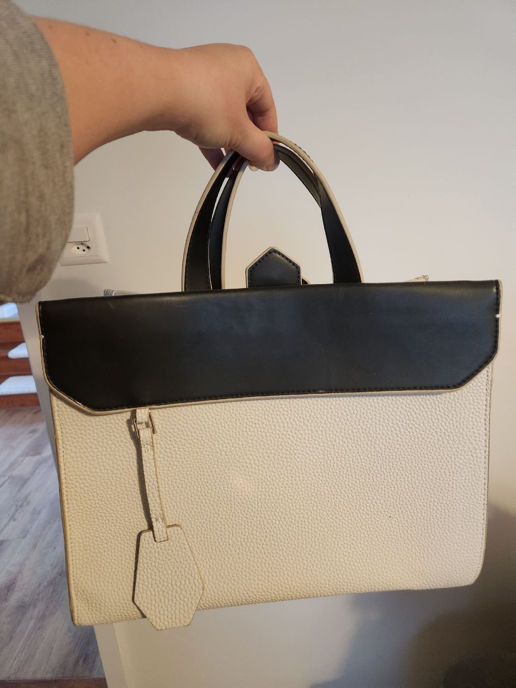 Taschen für Damen: Tasche – Neu (gemäss Beschreibung) aus Tägerwilen von DoBi223