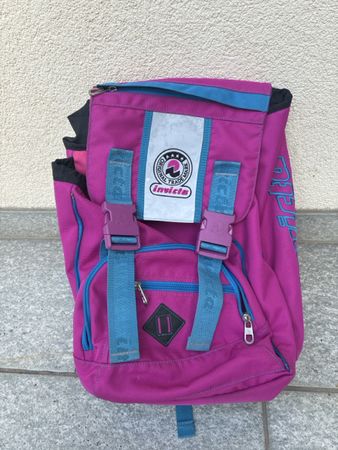 Zaino Invicta fucsia con dettagli blu usato