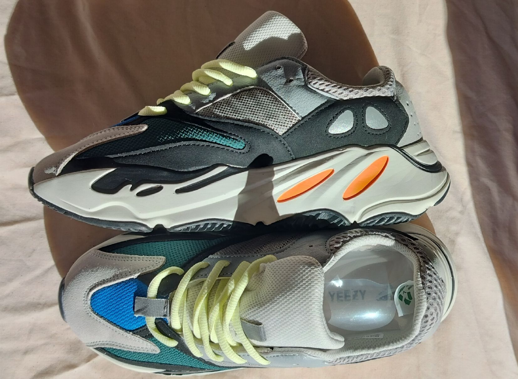 Adidas Scarpe da uomo: Yeezy Boost 700 Wave Runner Sneakers, Size 41 UE – Nuovo (secondo la descrizione) da Lausanne venduto da usa_xd5k 1