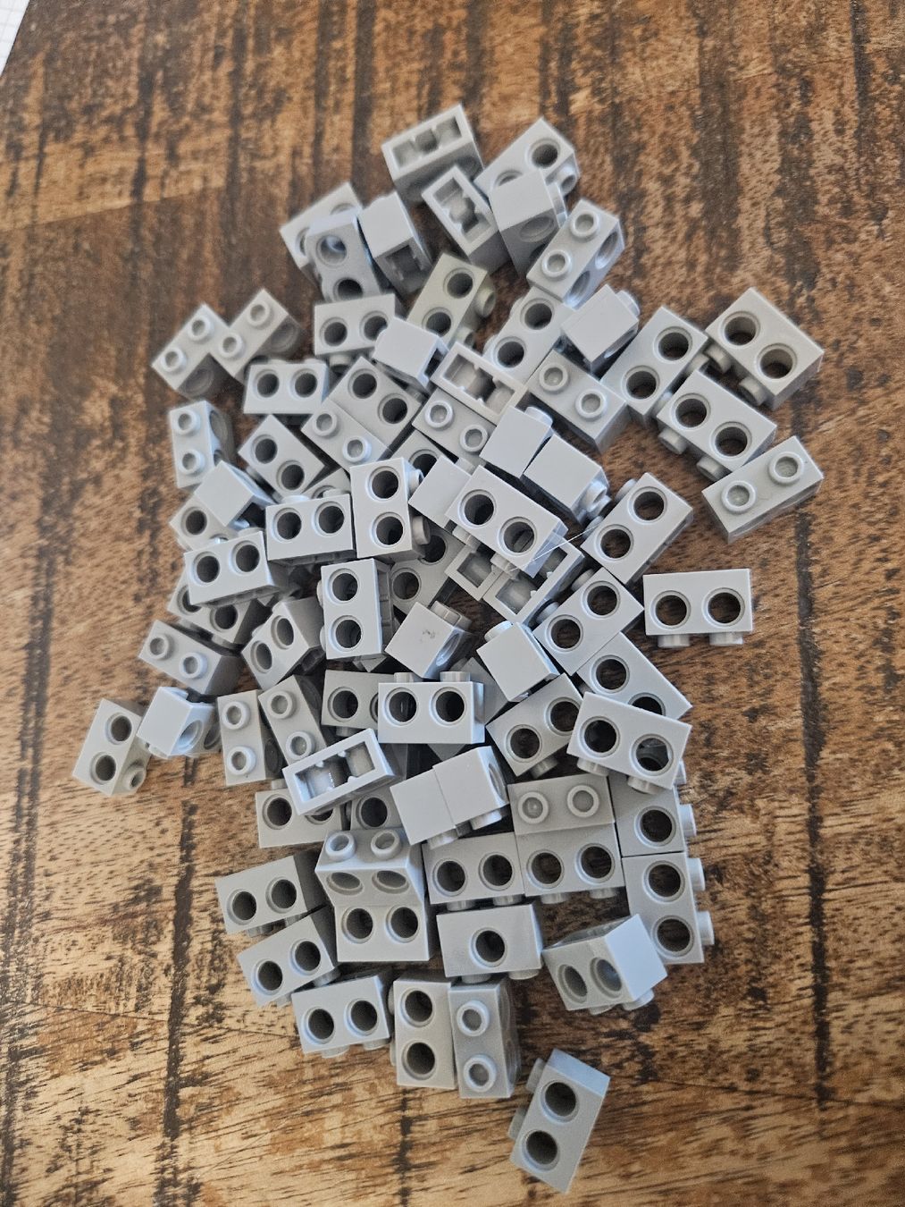 Lego Kit di costruzioni: lego 32000 lot de 80 pièces Light Bluish Gray Technic, Brick – Usato da Confignon venduto da Ecrofigs 1