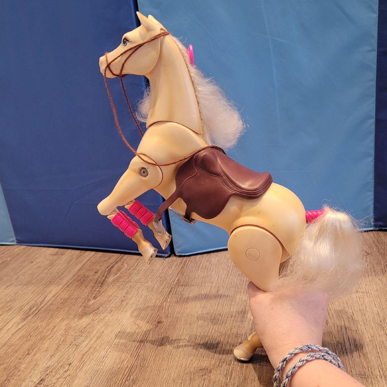 Spielzeuge: Barbie Pferd Tawny Springpferd – Gebraucht aus Niederbuchsiten von klengyel 6
