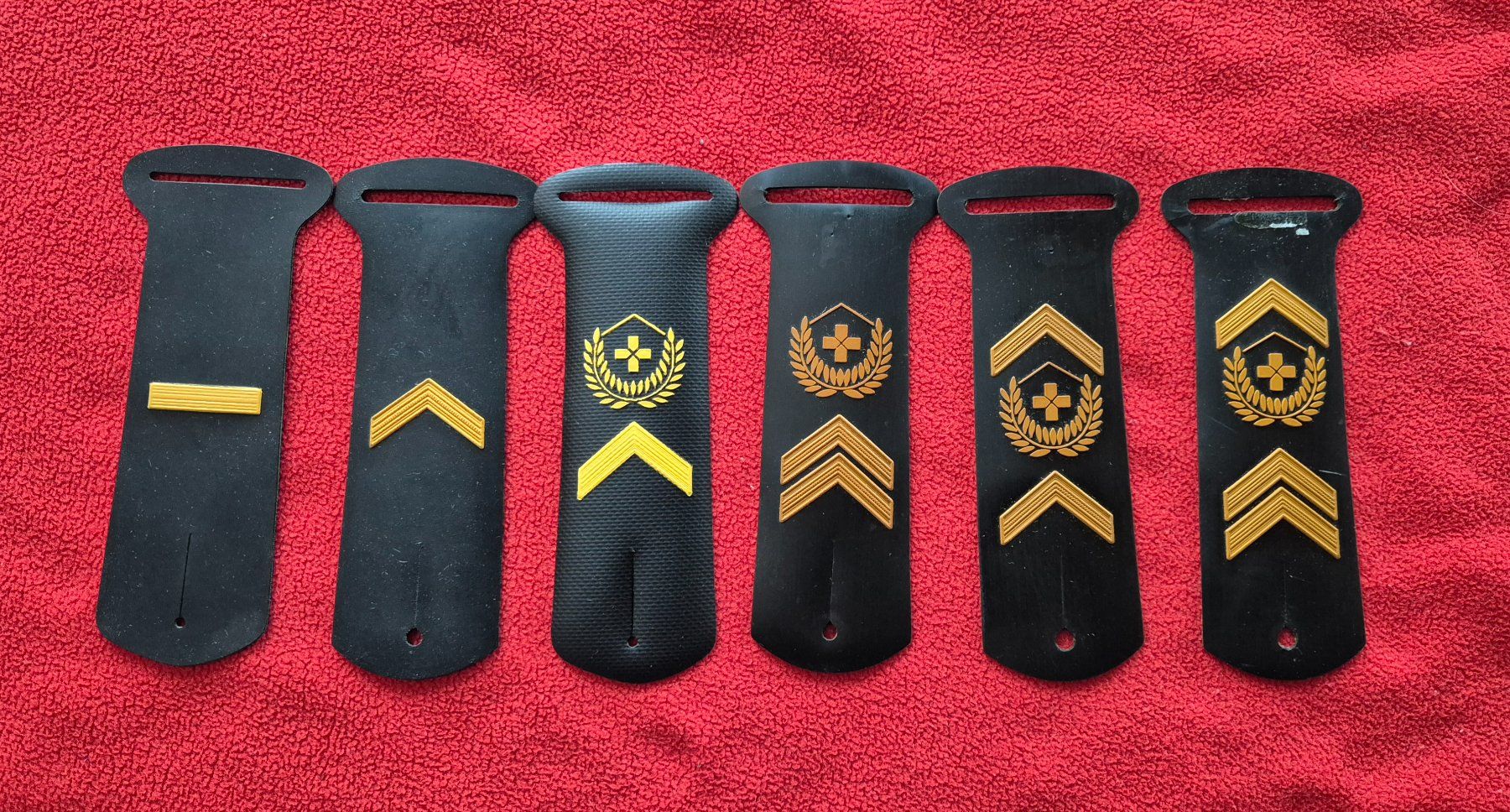 Schweizer Armee Placchette & Badge: Gradabzeichen Set – Usato da Dottikon venduto da Robawa