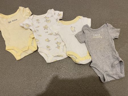 4er Set Baby Bodys Grösse 53