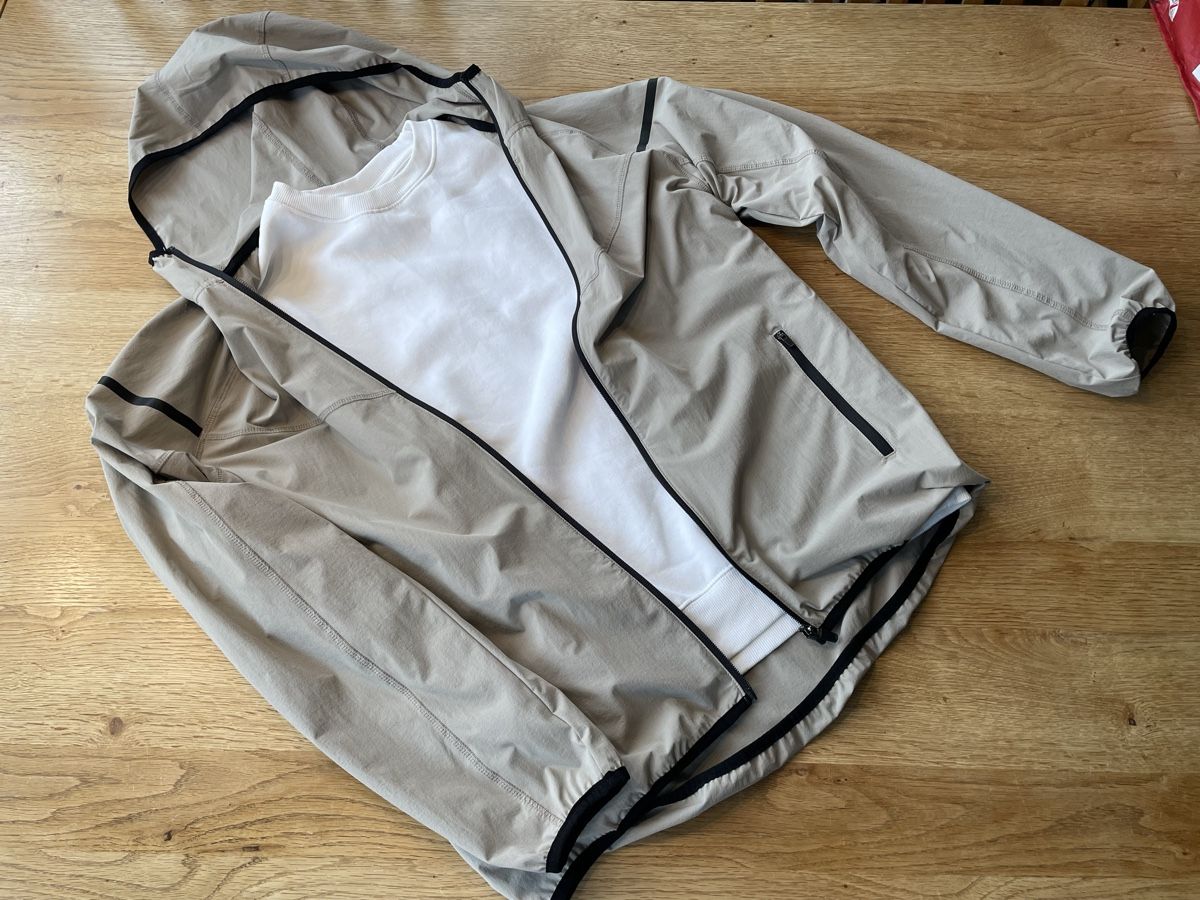 Kleiderpakete: Kleiderpaket 2teilig Pulli und Windjacke Grösse M – Gebraucht aus Zürich von piervier4 8
