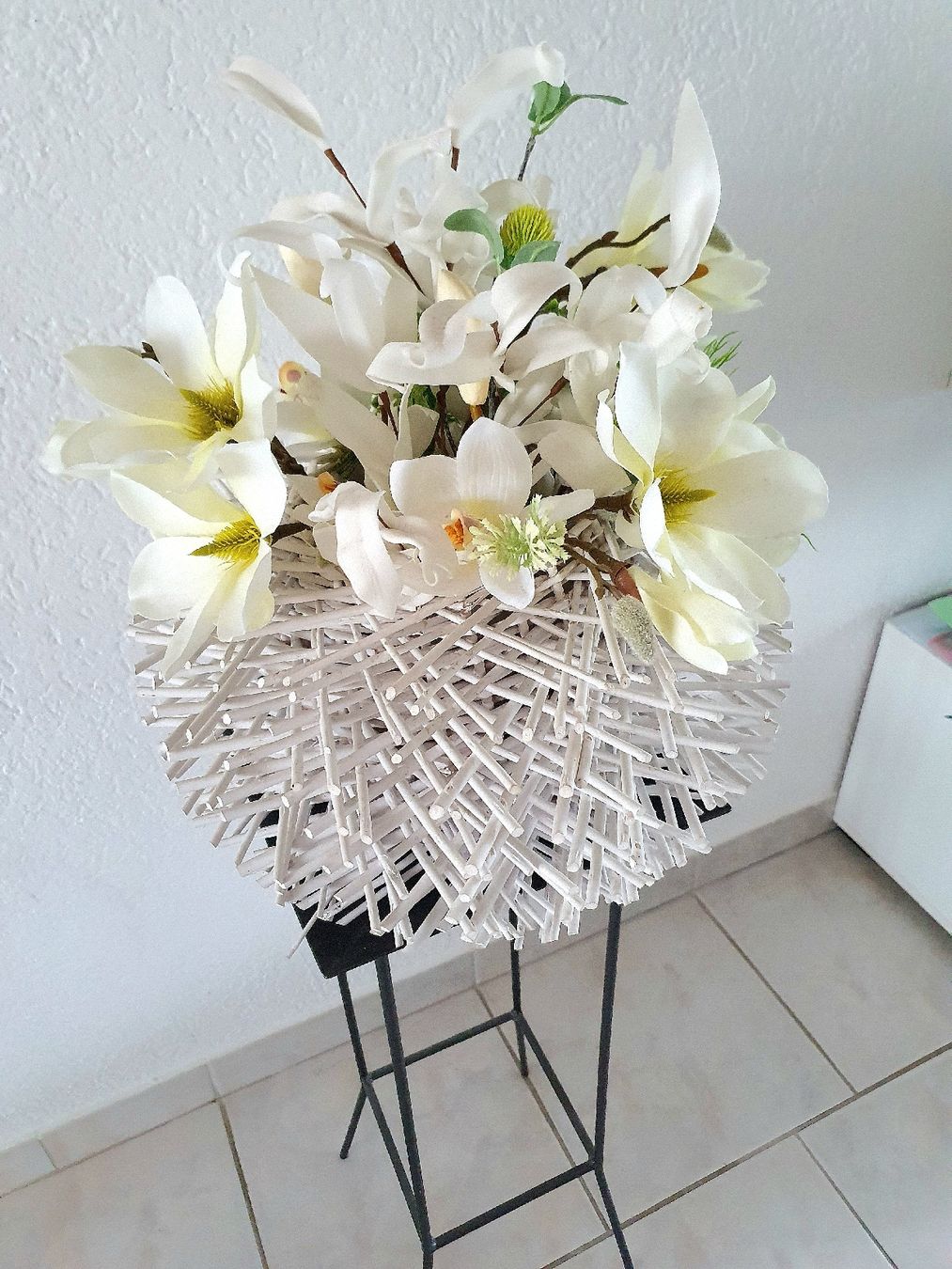 Tutte le decorazioni: Wunderschönes Blumengesteck mit Metallständer. – Usato da Landschlacht venduto da melodi02 1