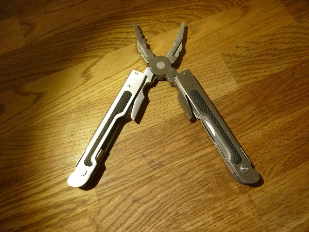 13-in-1 Multitool Mit Zange – Edelstahl, 238 G, Ideal Für Camping, Angeln & Outdoor