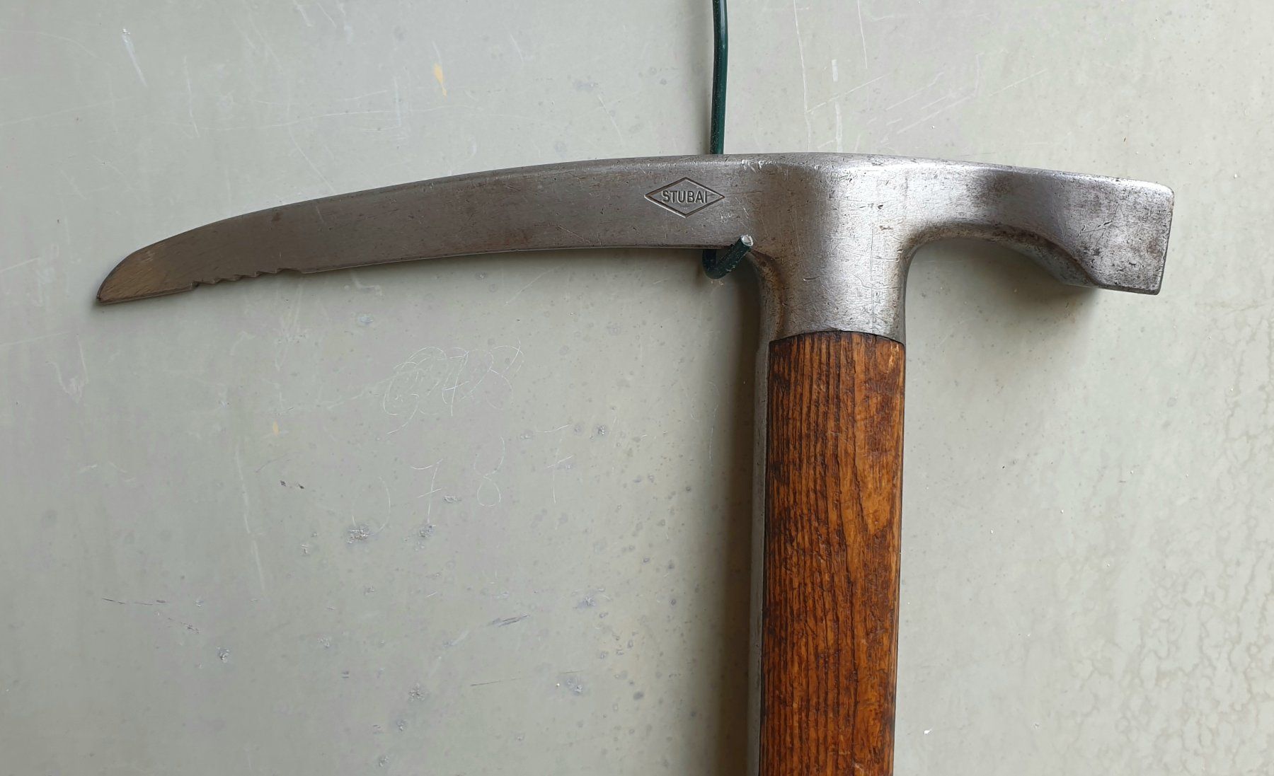 Attrezzatura da arrampicata: Stubai Eispickel Piolet Ice Axe Eishammer Nord Wall Hammers – Usato da Tüscherz-Alfermée venduto da Newpad 3