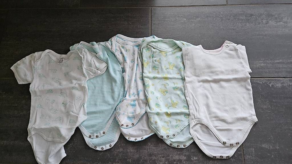 Altro abbigliamento: Body, collants, chausettes T 74-80 – Usato da Ste-Croix venduto da tougaz 3