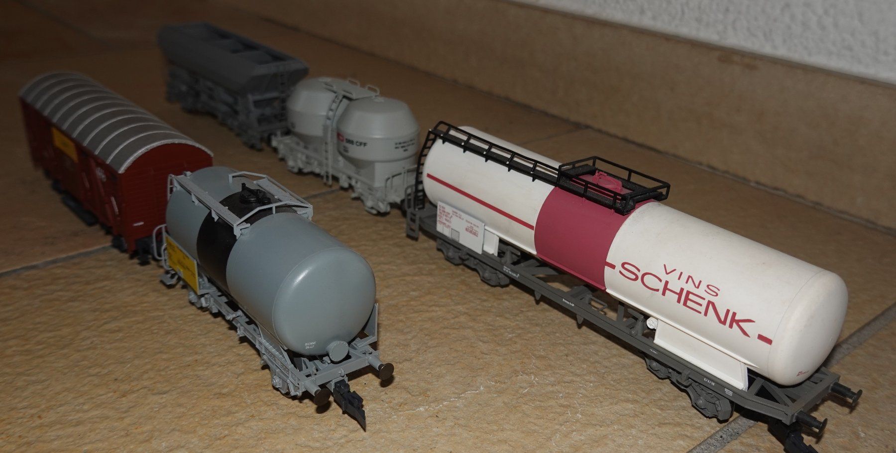 Roco Modelleisenbahnen: H0 5 Güterwagen Roco, Lima, Liliput – Gebraucht aus St. Gallen von bruenig0m 5