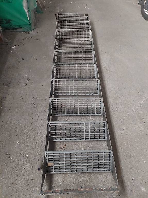 Treppen: MetallTreppe – Gebraucht aus Unteriberg von Konstibau