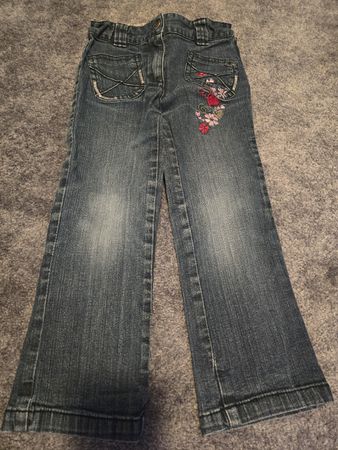Süsse Mädchen Jeans von Lupilu, Gr. 104 mit Blumen Muster
