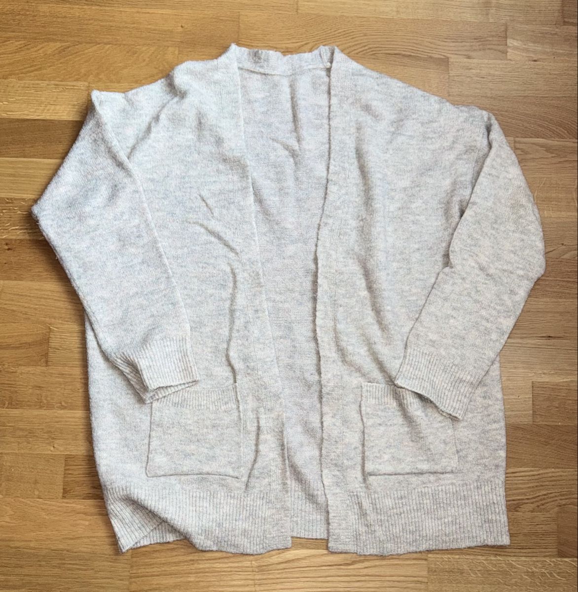 Jacken: Weiche Strickjacke, hellgrau, Grösse M – Gebraucht aus Ebikon von jov_w5ww