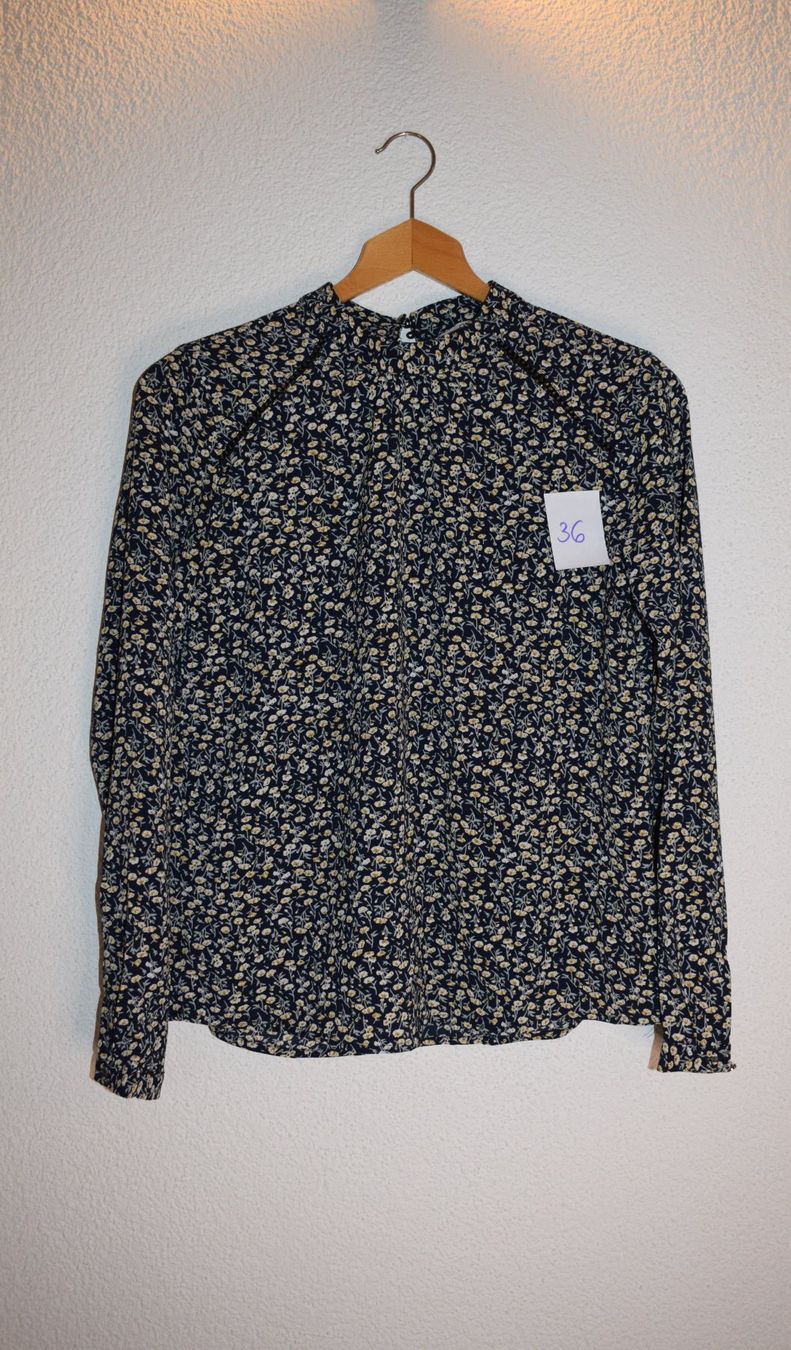 Only Camicette: Bluse Gr. 36 mit Blumenmuster, Langarm – Usato da Merenschwand venduto da tolles_2hand