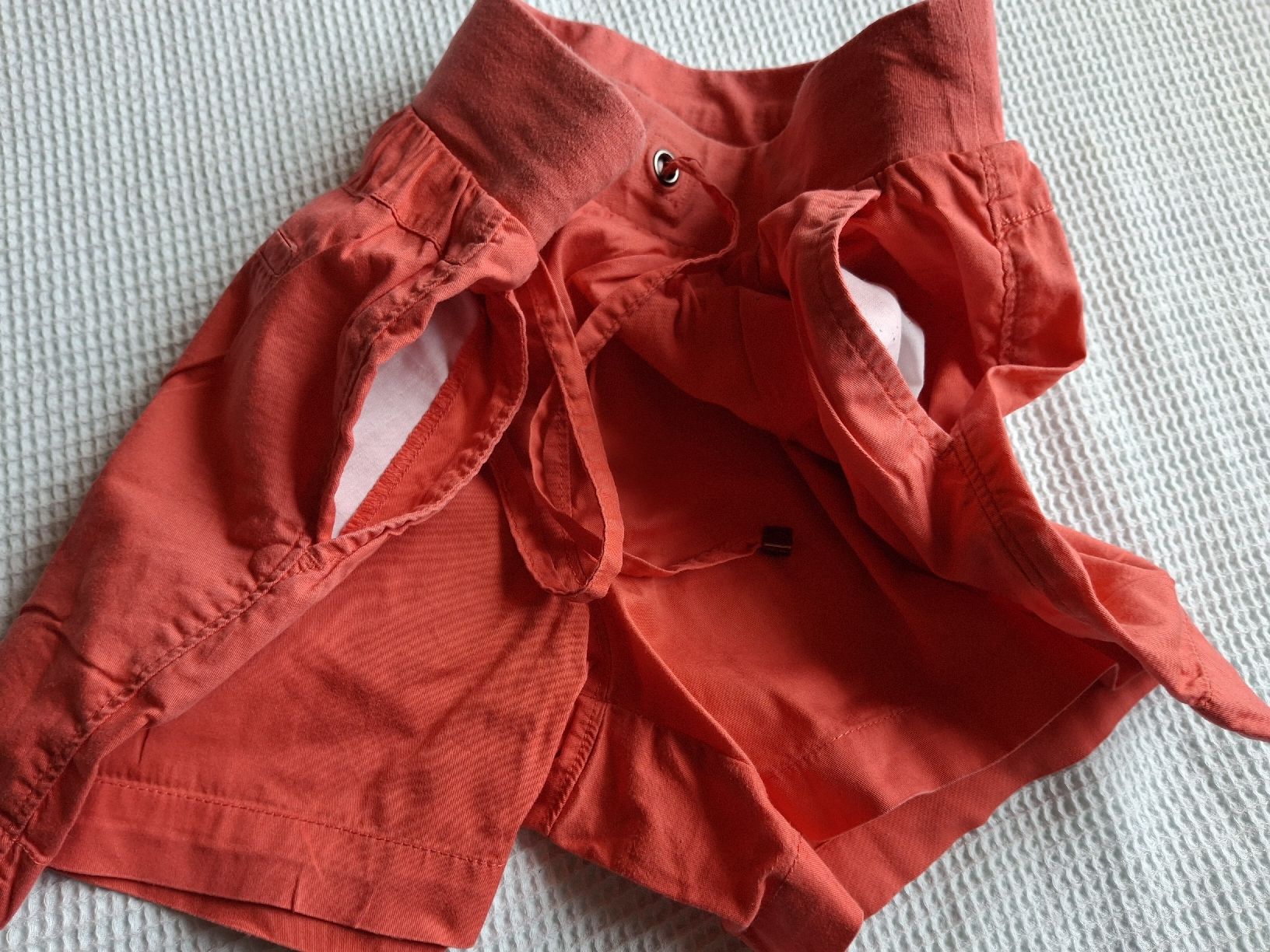 Orsay Pantaloni: Short rouge taille XS 100% coton marque Orsay  – Usato da Villiers venduto da san_jn5w 1