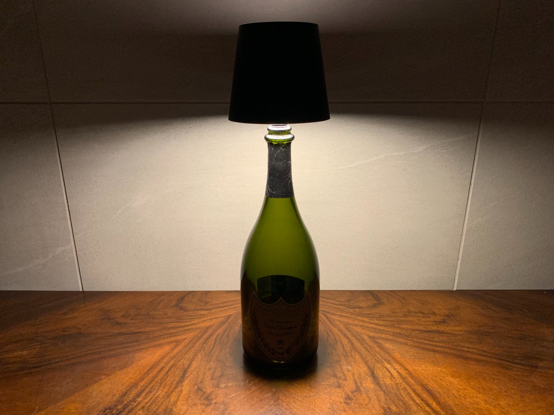 Lampade: Tischlampe für Flasche mit Akku – Nuovo e nell'imballaggio originale da Aarburg venduto da 2..0 1
