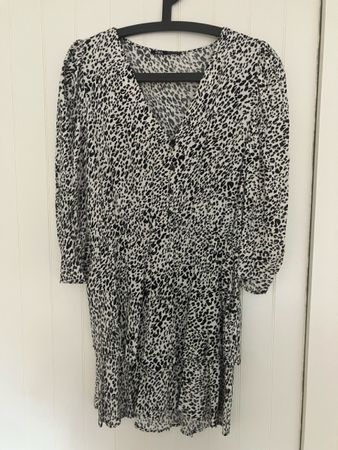 Zara Kleid, Gr. L, klein geschnitten