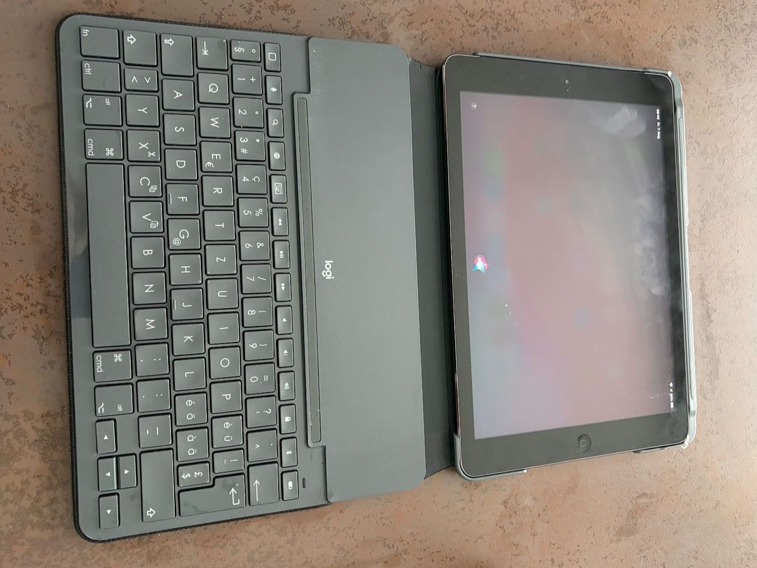 Apple Tablettes PC: Apple Ipad Air A1475 Cellular mit Tastatur – D'occasion à Inwil par beat_qg9k 3