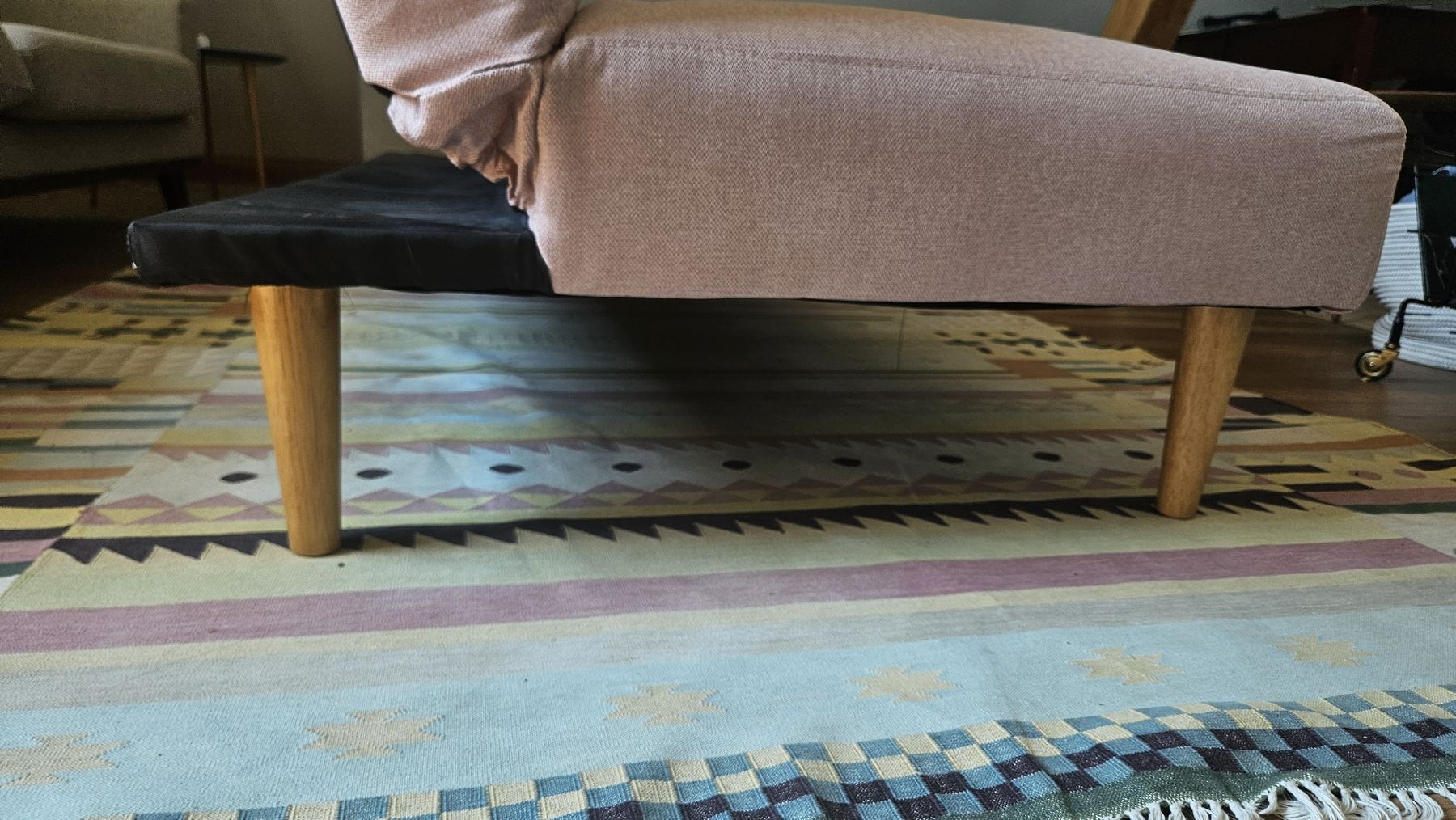 Divani: Schlafsofa rosa Stoff gut erhalten 3-Sitzer – Usato da Wädenswil venduto da doobe 5