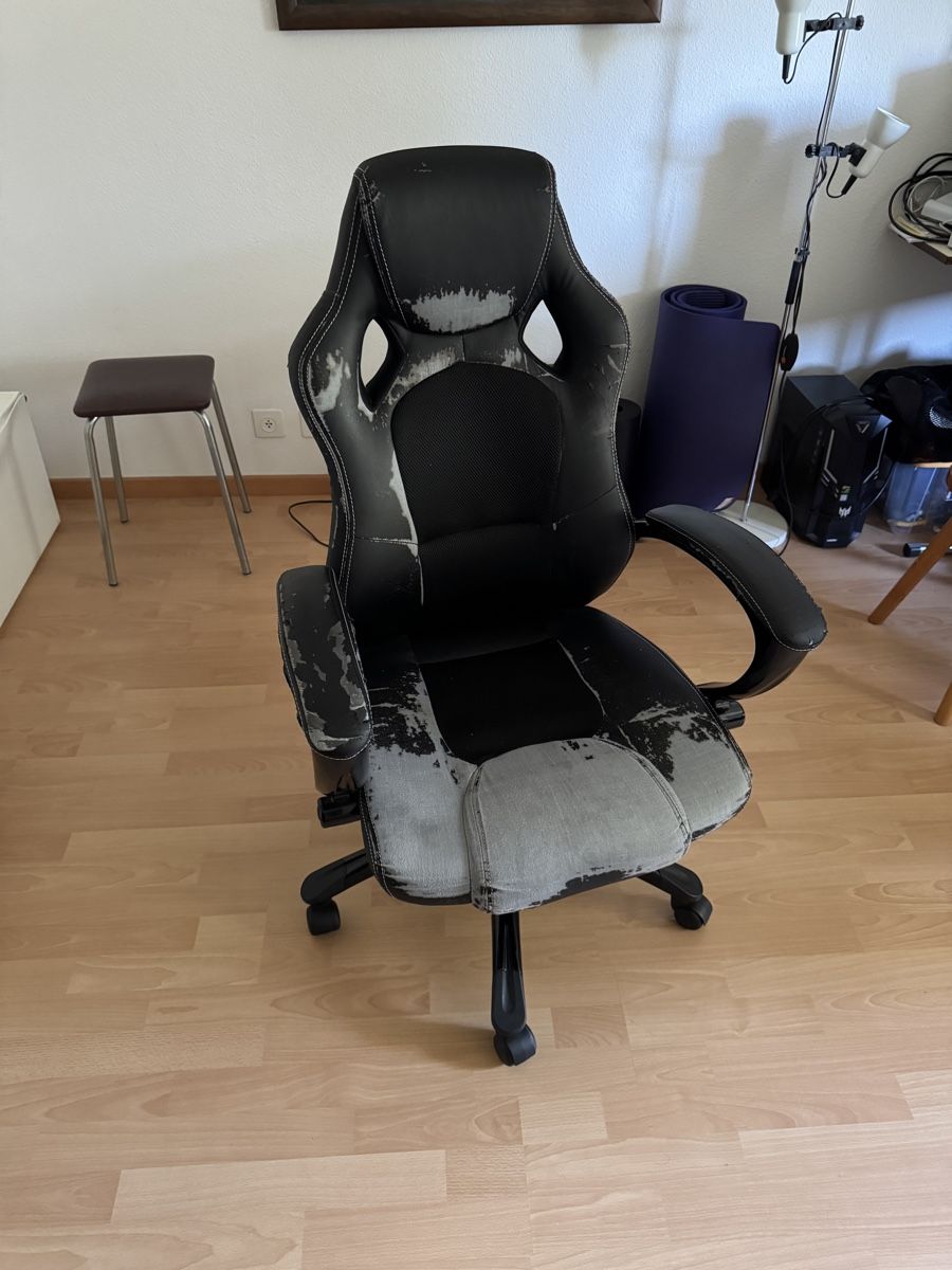 Stühle: Gaming Chair black artificial leather used condition – Gebraucht aus Bern von pablito01
