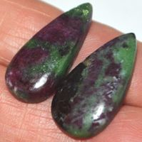 Cabochon Set gelocht L-6822 – 1 Paar Rubin Zoisit – 26x11x5