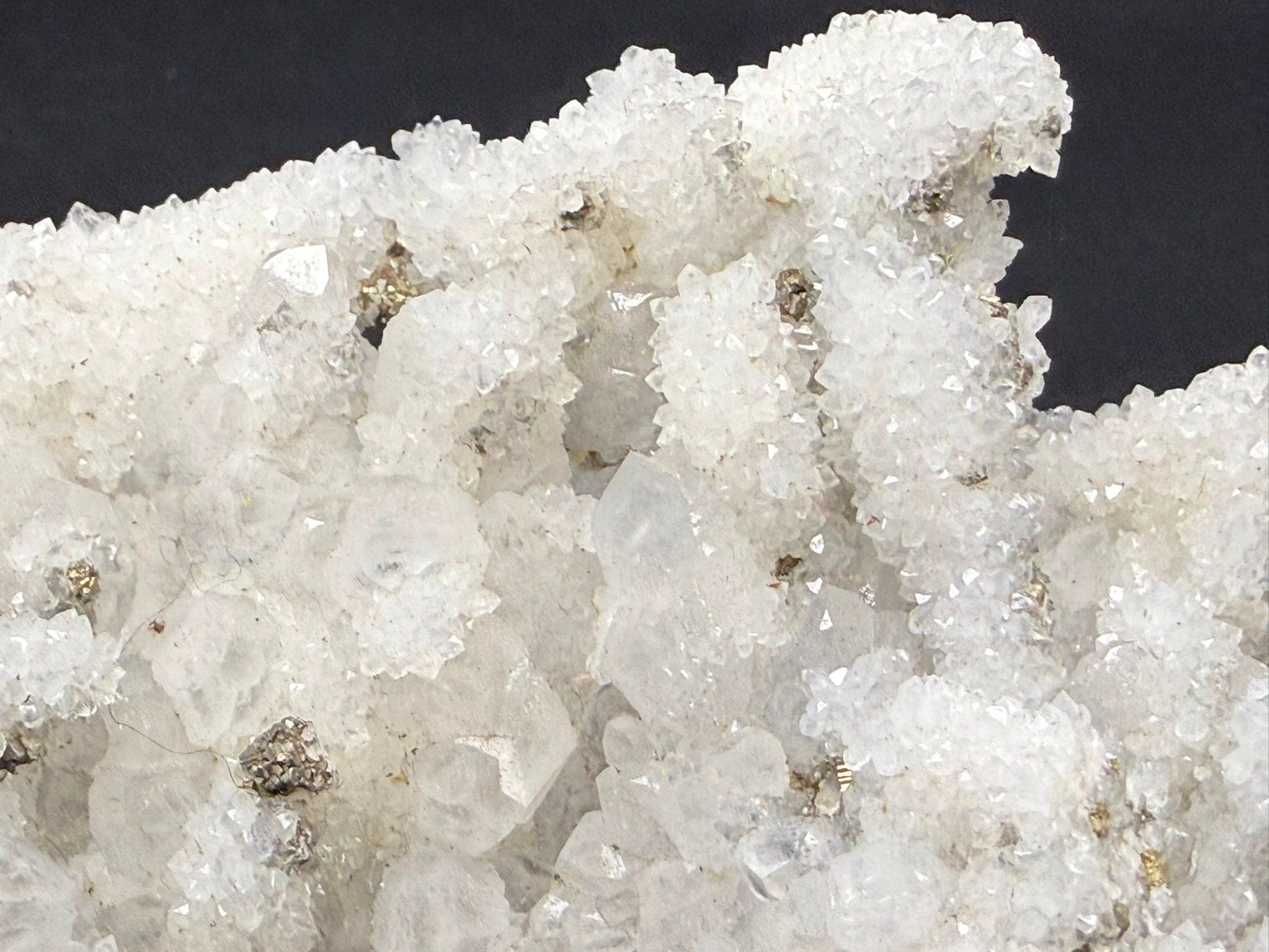 Minéraux & Lithothérapie: Pyrit auf Multigenerationen-Quarz – D'occasion à Schinznach Bad par Demerald 6