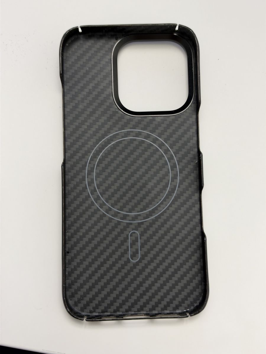 Apple Cover & Protezioni schermo: Carbon Cover iPhone 16 Pro – Usato da Wohlen AG venduto da Richi_03