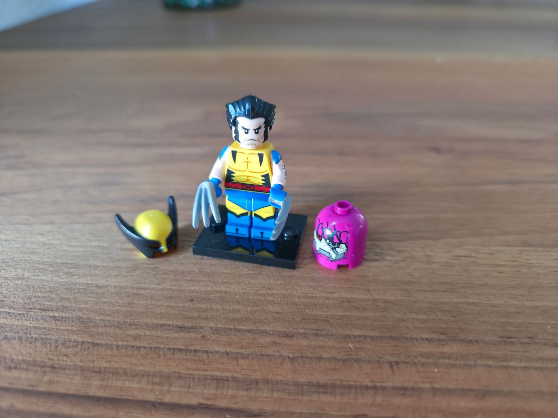 Lego Statuette: Lego Marvel Minifigur Wolverine – Usato da Laufen venduto da elias39