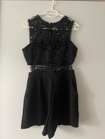 schwarzer Jumpsuit